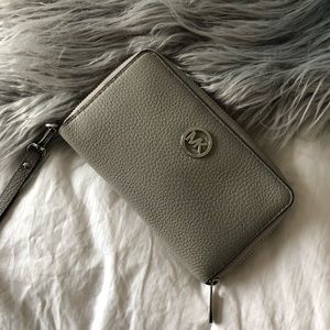 Michael Kors Wristlet Wallet